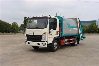 Camion de gunoi Sinotruk Howo 8